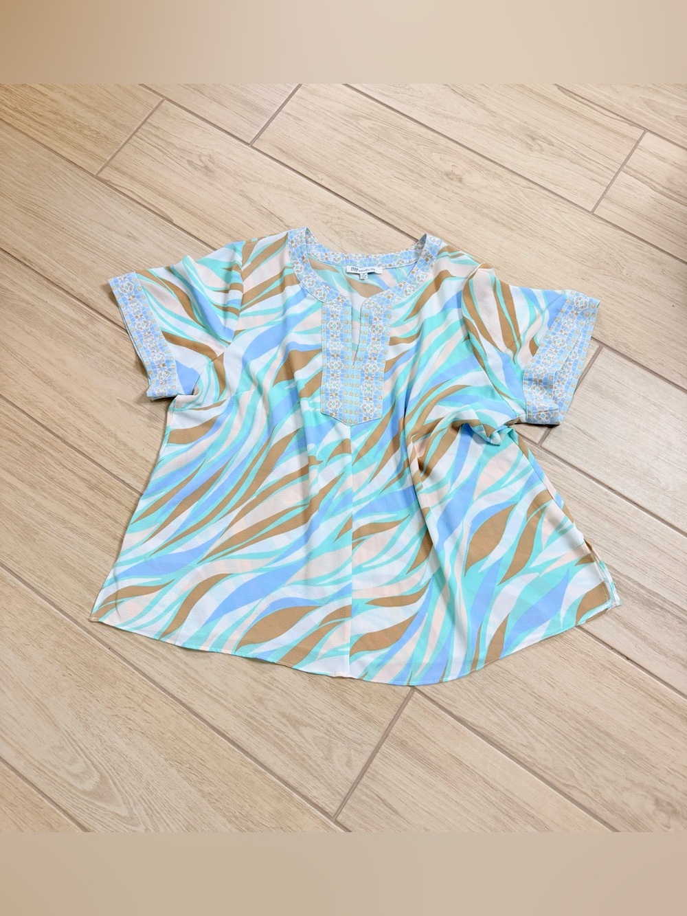 Rose & Olive Wave Print Tunic Blouse Womens Size 2X Teal Blue Y Neck Top